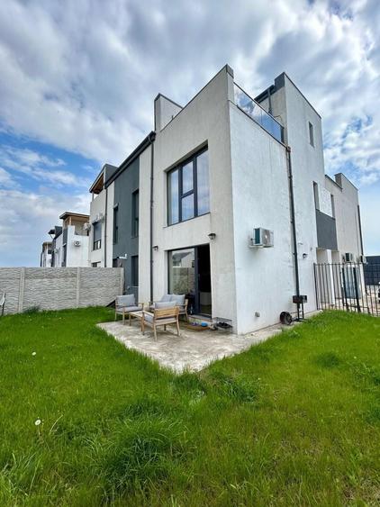 Duplex cu 4 camere cu Canalizare în Central