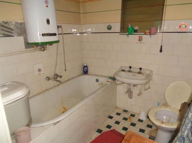 Casă cu 7 camere cu Canalizare în Semicentral