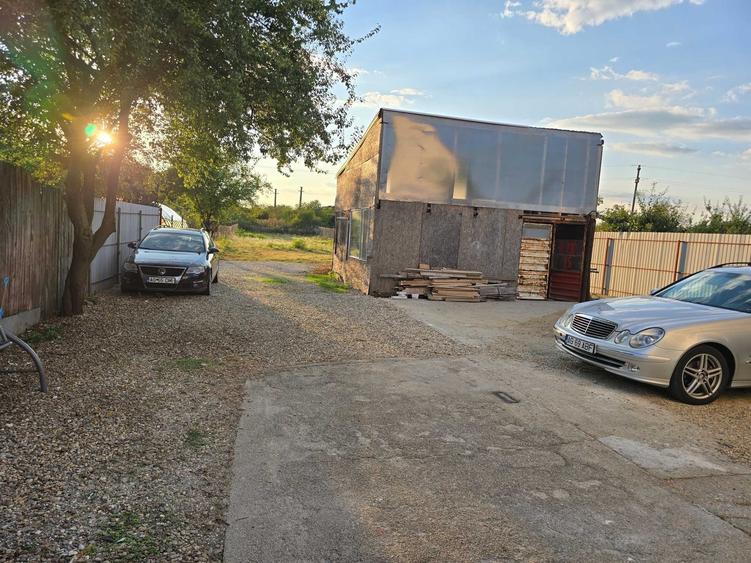 Casă cu 4 camere în Prundu