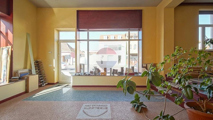 Spațiu comercial, de 120 mp, în Blumăna
