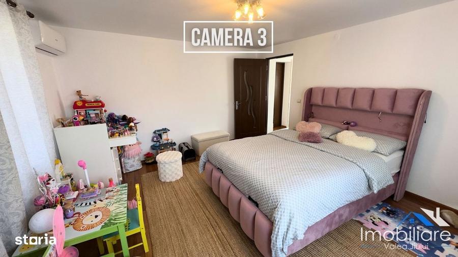 Casă cu 4 camere cu Teren 2700 Mp în Central