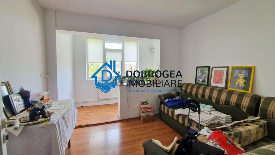 Apartament cu 3 camere decomandat în Păcii