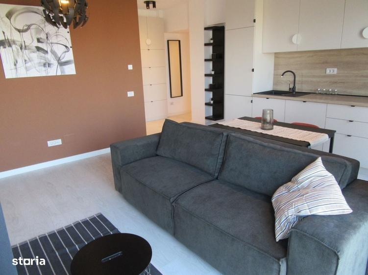 Apartament cu 3 camere semidecomandat în Fundeni