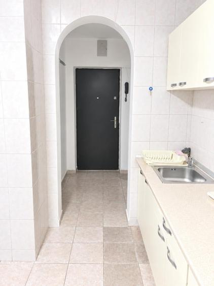 Garsonieră decomandată în Brâncoveanu