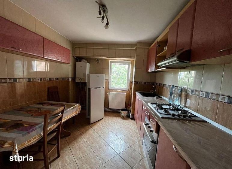 Apartament cu 3 camere decomandat, mobilat în Nicolina