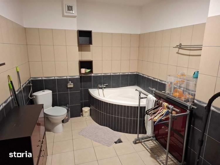 Apartament cu 3 camere în Dămăroaia