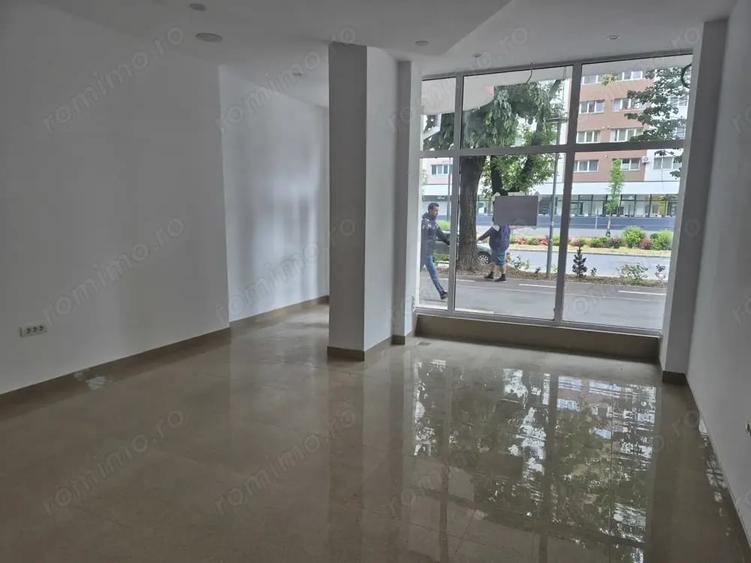 Spațiu comercial, de 60 mp, în Micro IV