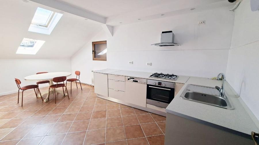 Apartament cu 3 camere decomandat, mobilat în Floreasca