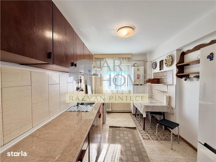 Apartament cu 3 camere decomandat în Bănești