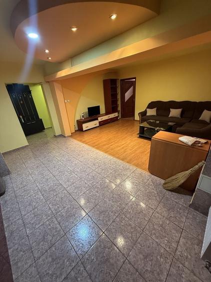 Apartament cu 3 camere decomandat în Plantelor
