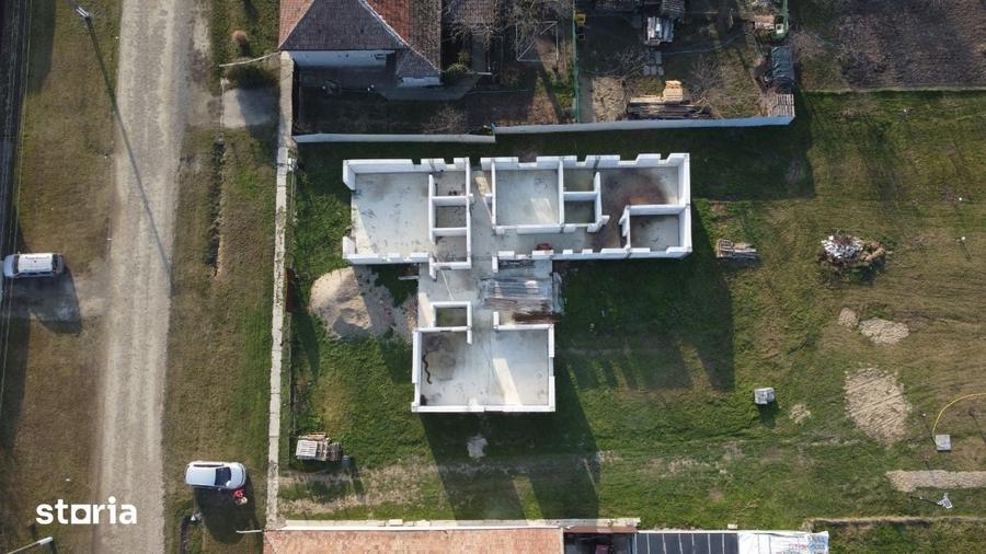 Casă cu 4 camere cu Teren 2653 Mp în Pecica