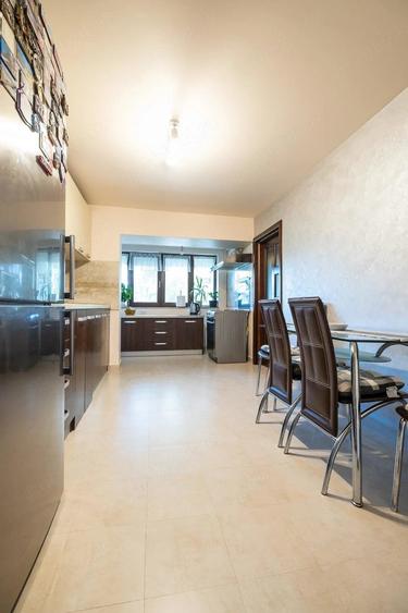 Apartament cu 6 camere decomandat în Bistrița Lac