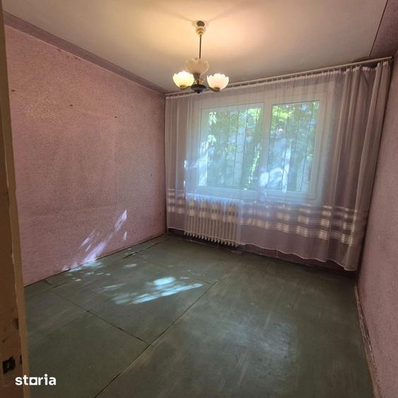 Apartament cu 3 camere decomandat în Giurgiului