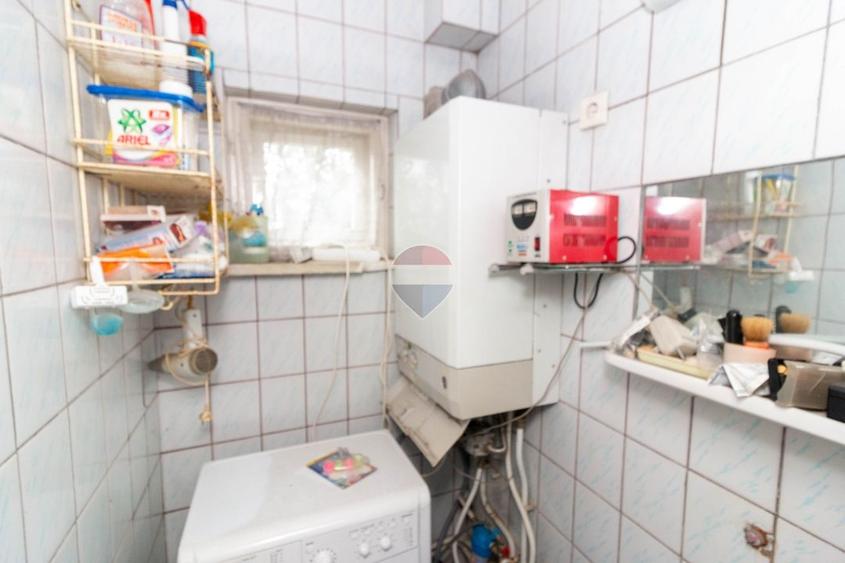 Casă individuală cu 7 camere cu Teren 583 Mp în Central