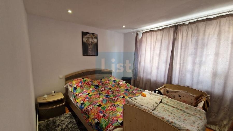 Apartament cu 3 camere semidecomandat, mobilat în Central