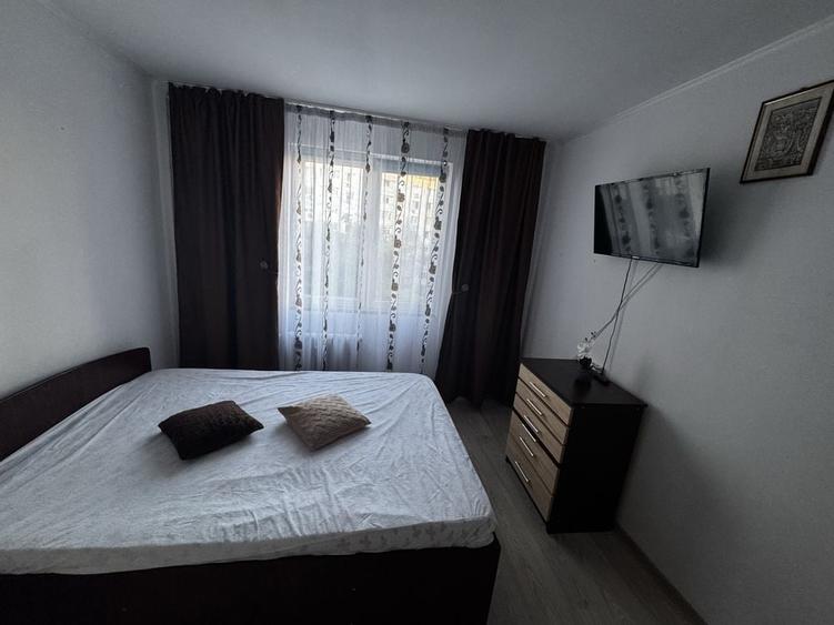 Apartament cu 3 camere decomandat în Berceni