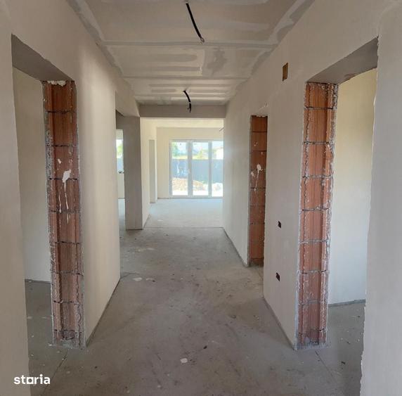 Casă cu 4 camere în Centrul Civic