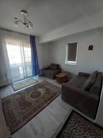 Garsonieră decomandată în Roșu