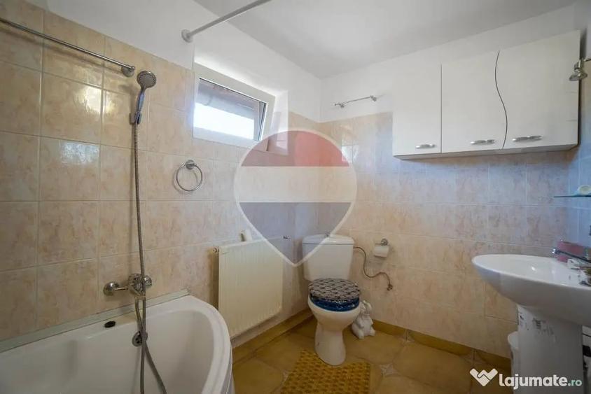 Apartament cu 4 camere decomandat în Central