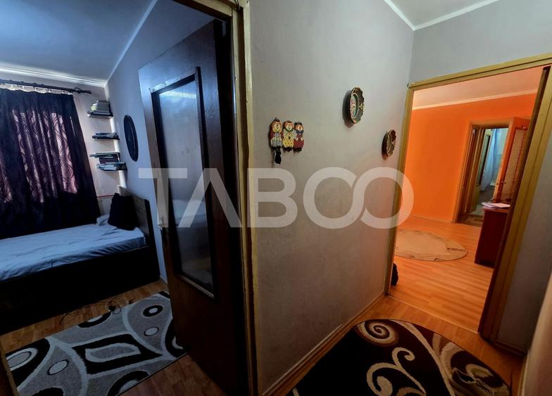 Apartament cu 3 camere semidecomandat, mobilat în Făgăraș
