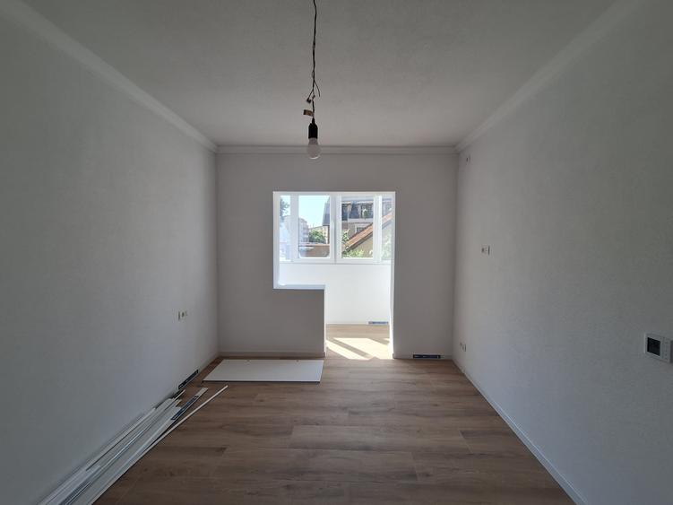 Apartament cu 3 camere decomandat în Dâmbovița