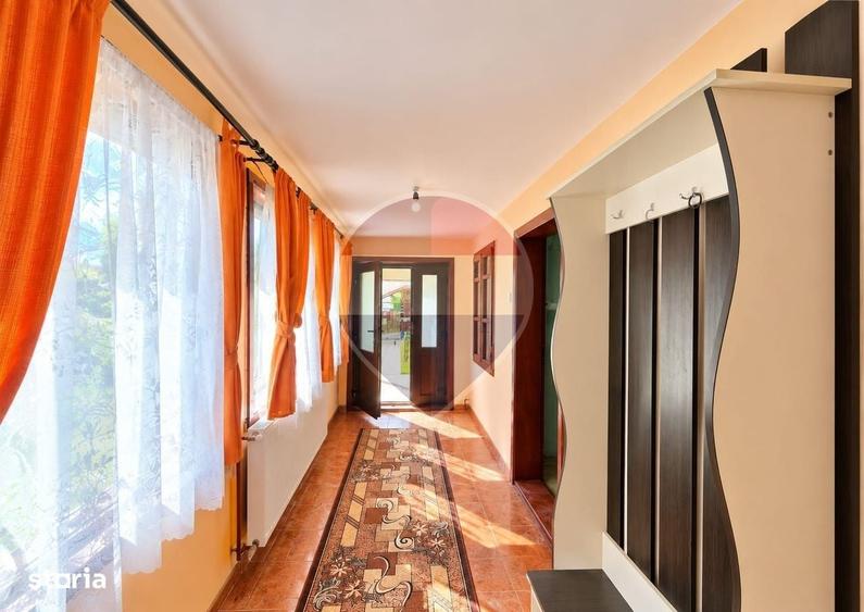 Casă cu 3 camere în Lupești