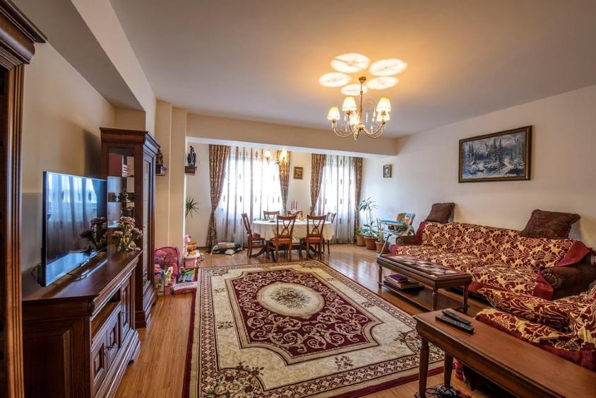 Apartament cu 3 camere decomandat, mobilat în Central