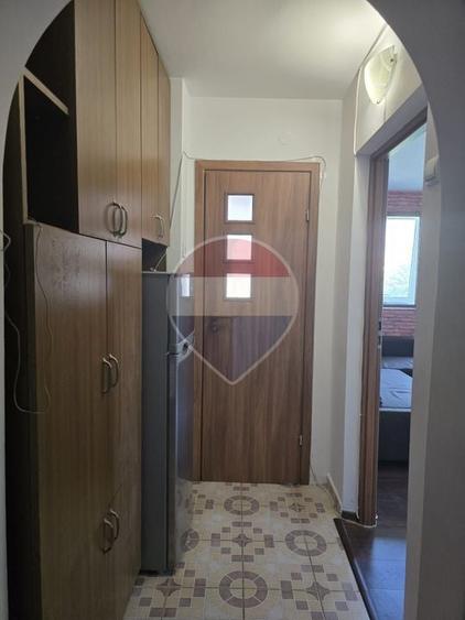 Apartament cu 2 camere semidecomandat, mobilat în Progresul