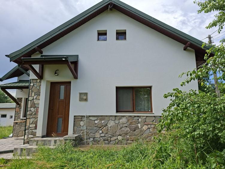 Casă cu 4 camere cu Teren 1405 Mp în Urleta