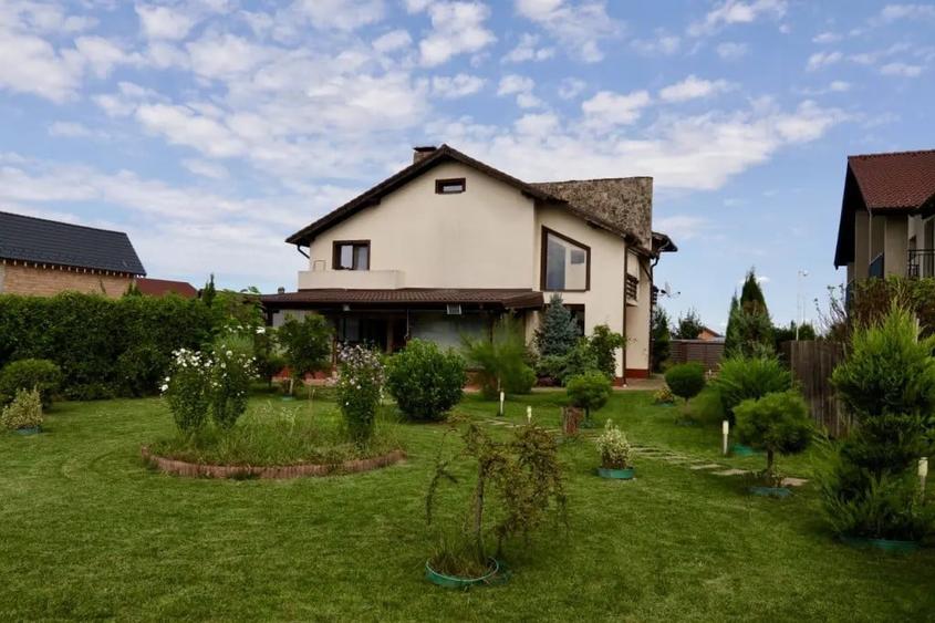 Casă cu 5 camere în Sânpetru