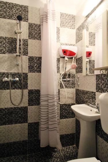 Apartament cu 4 camere decomandat în Eforie