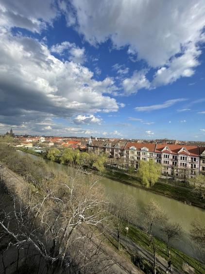 Apartament cu 2 camere semidecomandat în Take Ionescu