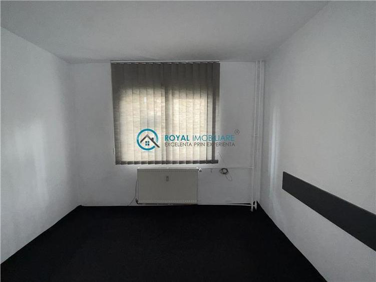 Apartament cu 3 camere decomandat în Democrației