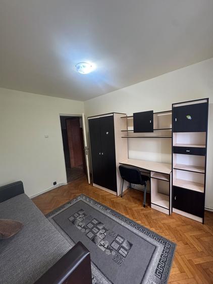 Apartament cu 4 camere decomandat în Zorilor