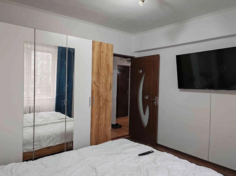 Apartament cu 3 camere semidecomandat, mobilat în Cantemir