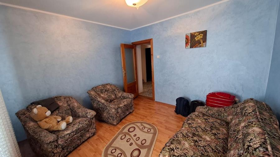 Apartament cu 3 camere decomandat în Gară