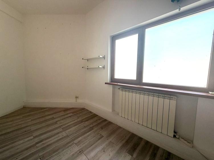 Apartament cu 4 camere în P-ța Victoriei