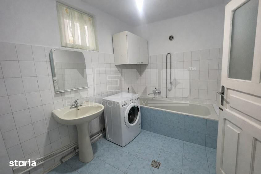 Casă cu 4 camere cu Teren 2350 Mp în Central