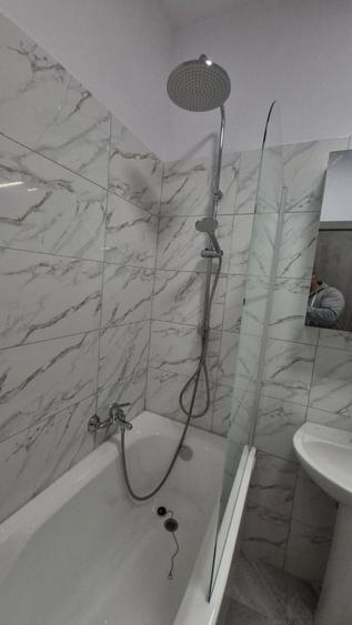 Garsonieră decomandată în Roșu