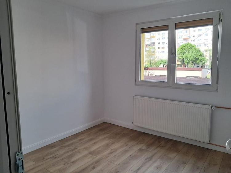 Apartament cu 2 camere semidecomandat în Aurel Vlaicu