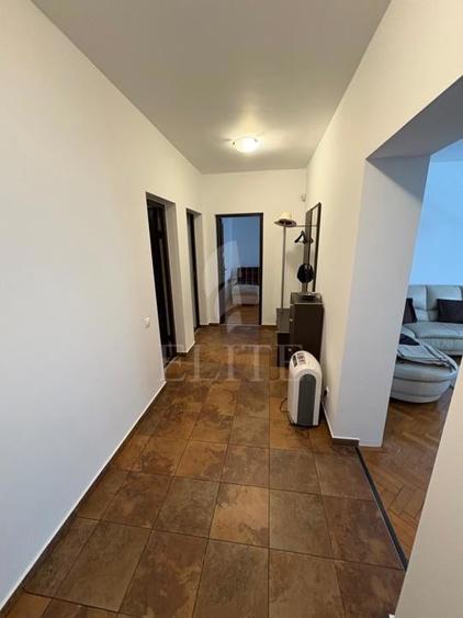 Apartament cu 3 camere decomandat în Plopilor