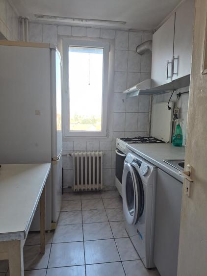 Apartament cu 2 camere semidecomandat în Berceni