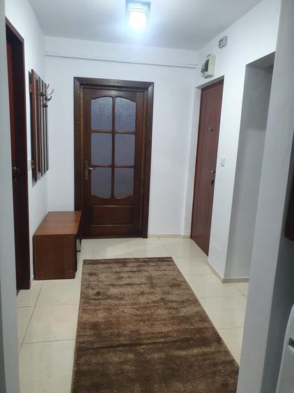 Apartament cu 3 camere decomandat în Metalurgie