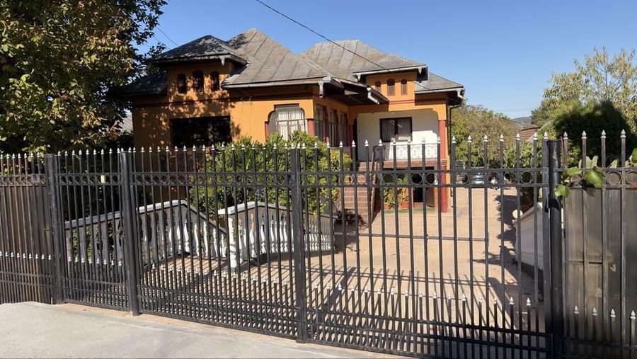Casă cu 4 camere în Central