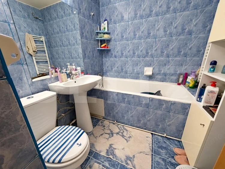 Apartament cu 3 camere decomandat în Filiași