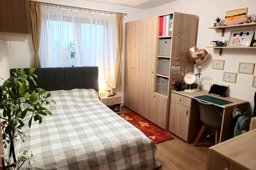 Apartament cu 5 camere decomandat, mobilat în Aurel Vlaicu