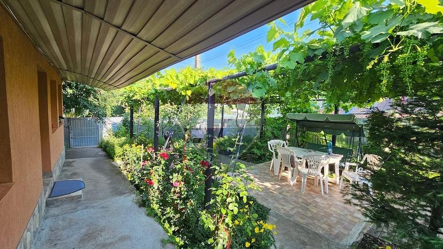 Casă cu Teren 1043 Mp în Dochia