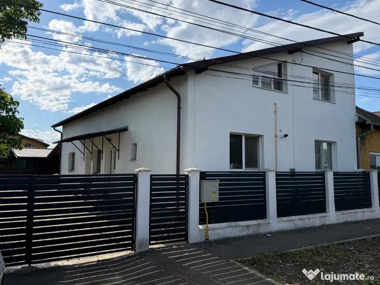 Casă cu 6 camere cu Teren 606 Mp în Central