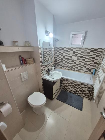 Apartament cu 2 camere decomandat în Girocului