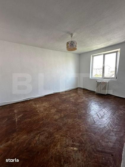 Apartament cu 4 camere decomandat în Central